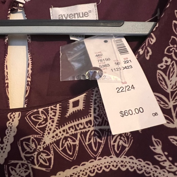 Avenue flowy dress women’s size 22/24 burgundy 3/4 sleeves with ruffles on ends - Picture 3 of 8